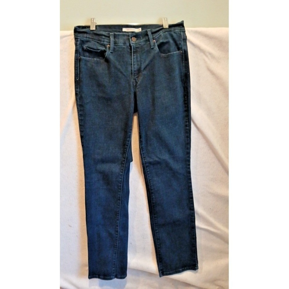 Levi's 505 Straight Leg Women's Jeans in a dark wash Size 29/32 Vintage Classic